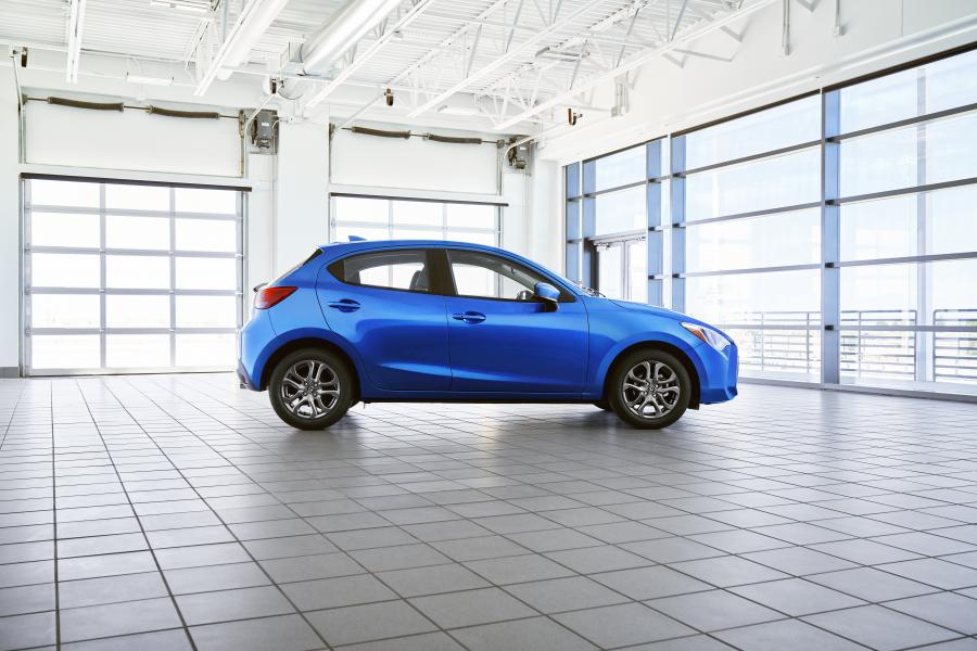  Toyota Yaris XLE Hatchback 2019 года  (NA) (фото 40 из 40)